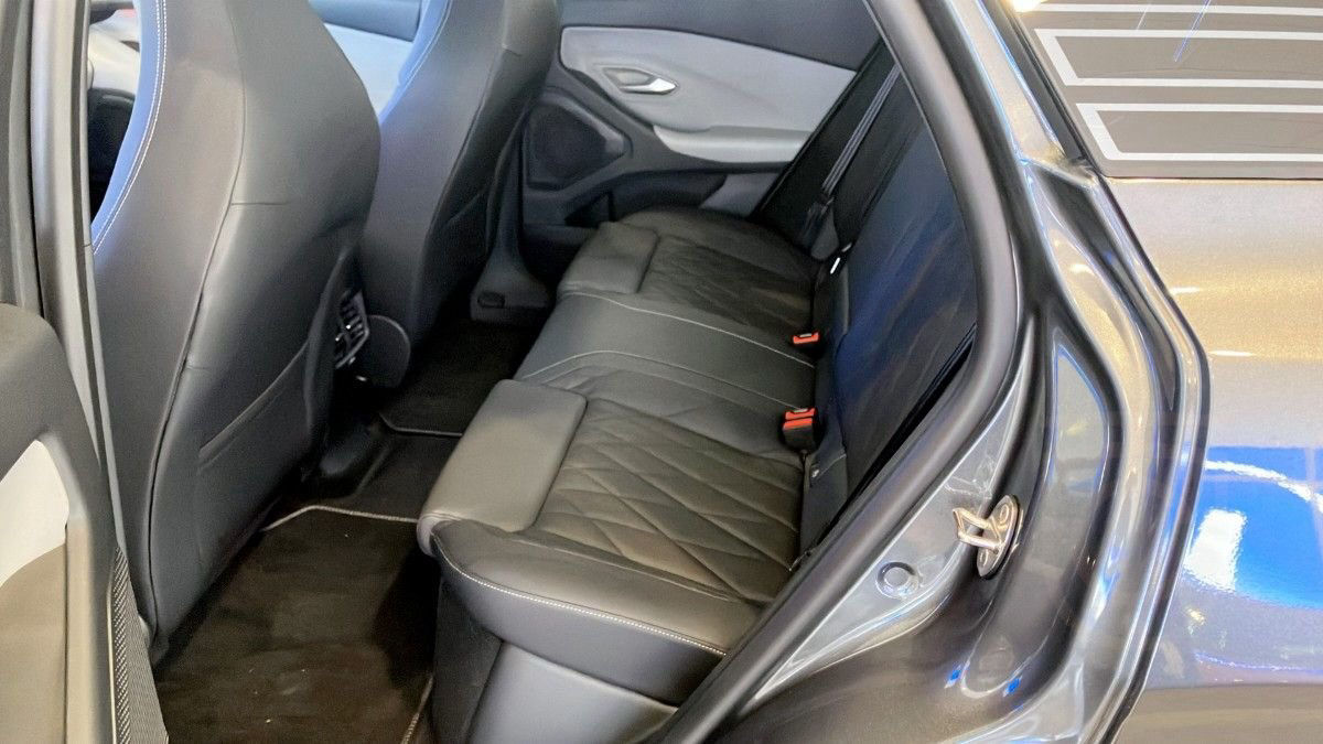Ford Explorer PREMIUM LONG RANGE RWD