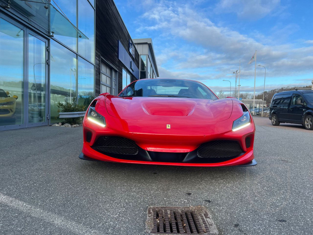 Ferrari F8 Spider, lift, skalstolar, HiFi, Daytona design