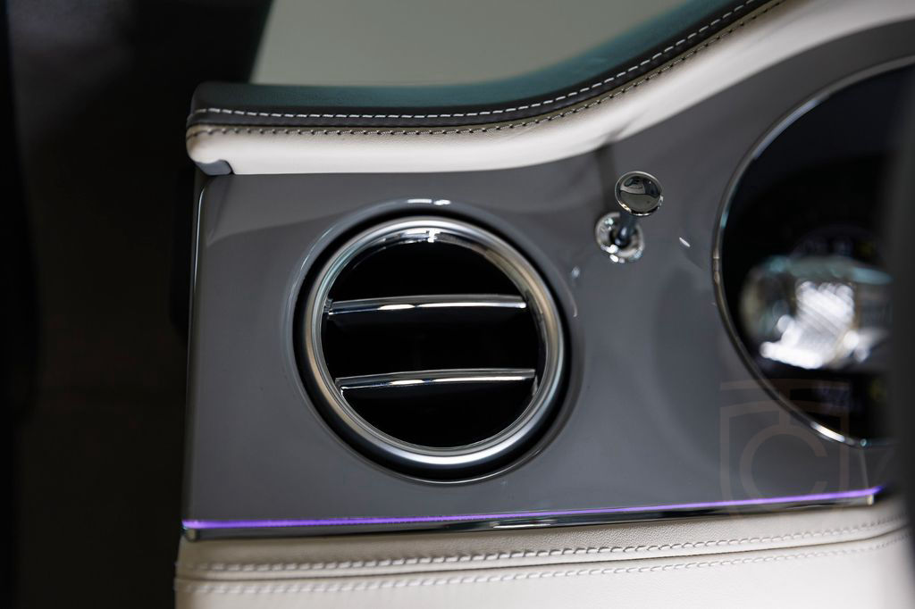 Bentley Continental GT Azure - Naim, Blackline spec.