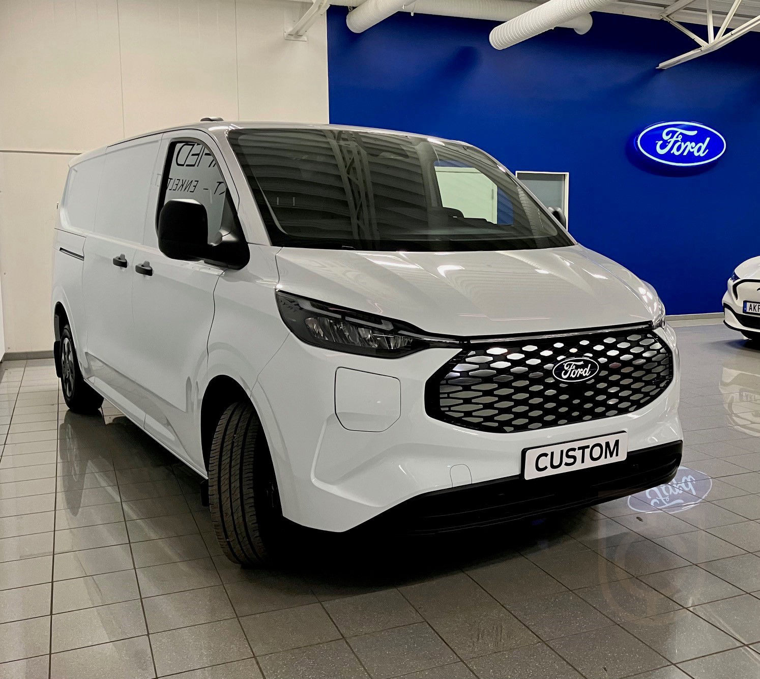 Ford E-Transit Custom 320