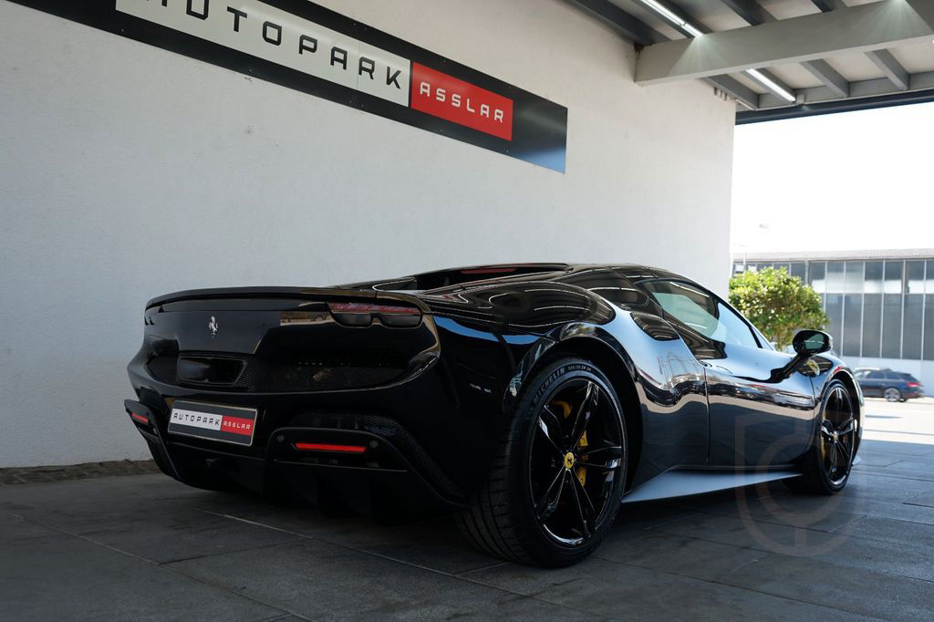 Ferrari 296 GTS BLACK*LIFT*CARBON+Corsa Racing Seats*NEW