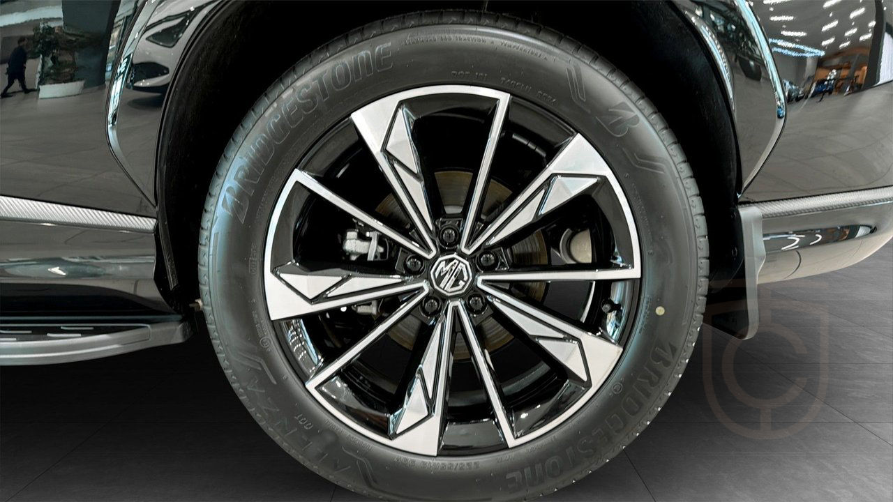 MG HS PLUG-IN HYBRID LUXURY 100KM