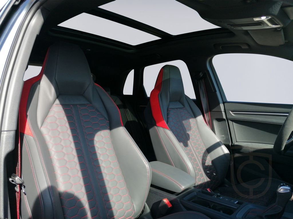 Audi RS Q3 S tronic PANO+MATLACK+280VMAX+AHK+KERAMIK