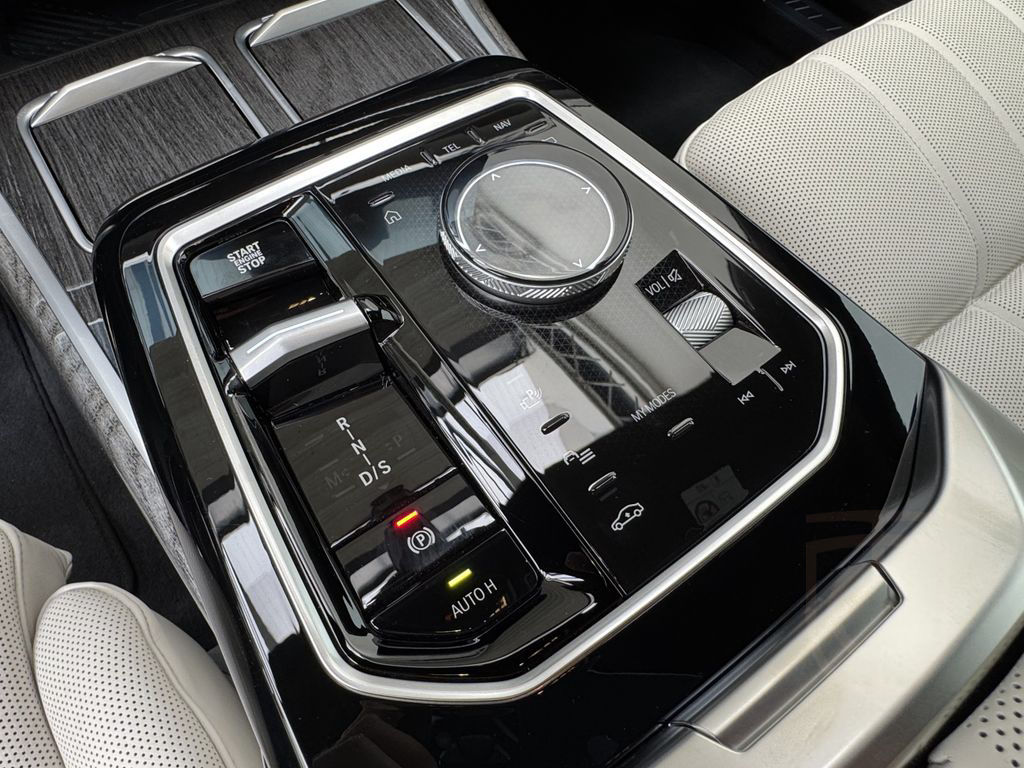 BMW M760 e xDrive Pro Executive Lounge Massage/Lüft.