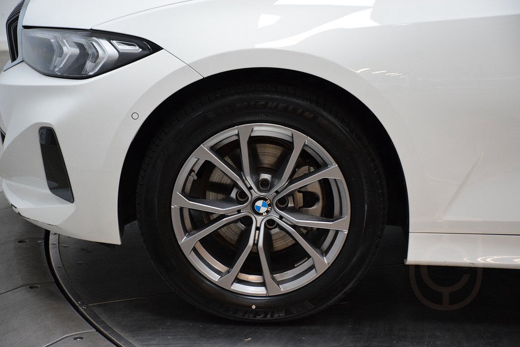 BMW 320i Sedan