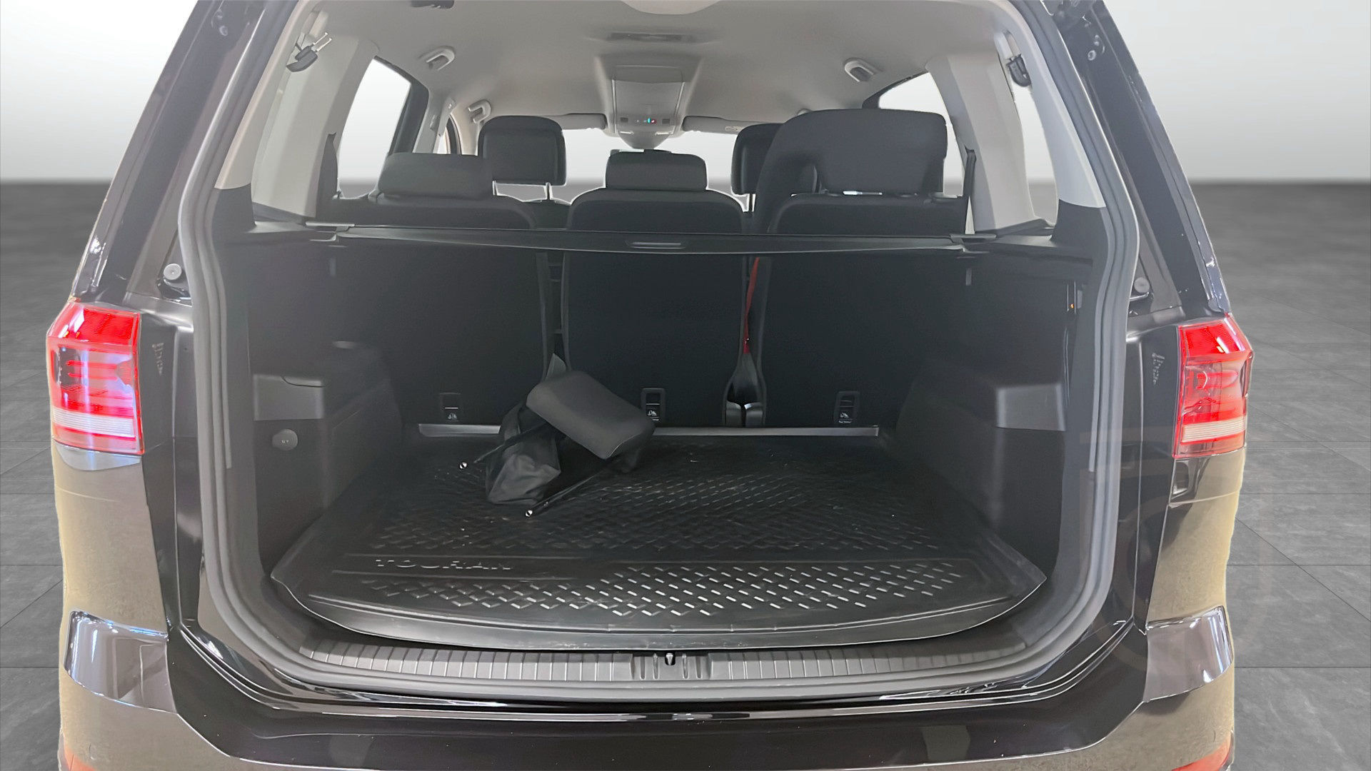 Volkswagen Touran 7-seater