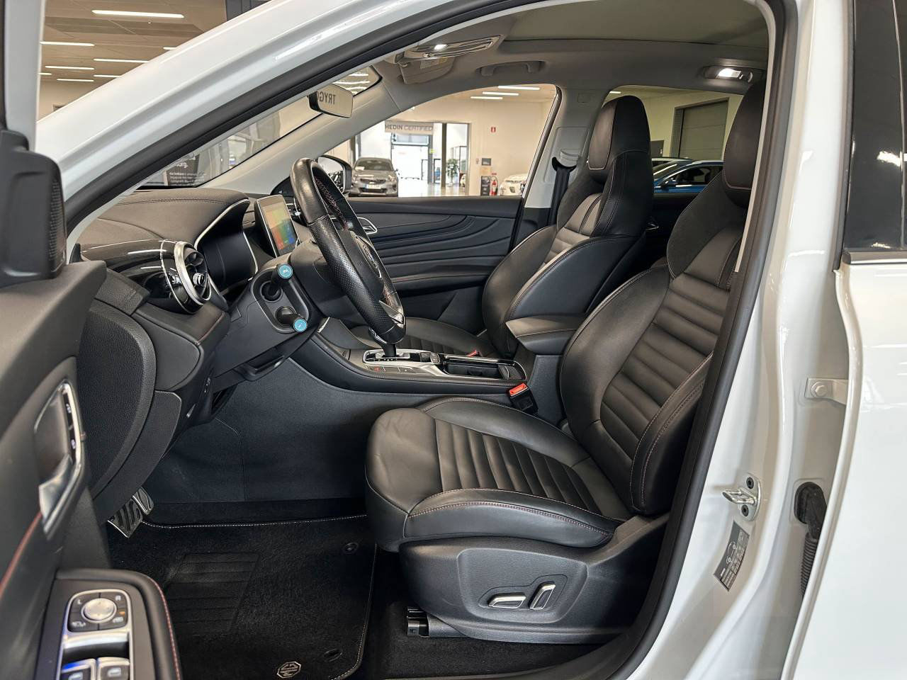 MG EHS PLUG-IN HYBRID LUXURY