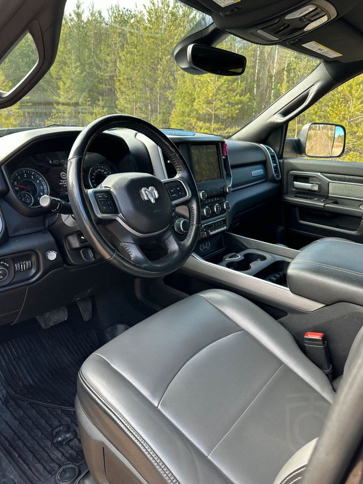 Dodge RAM 3500 CREWCAB - 6.4L HEMI V8 -