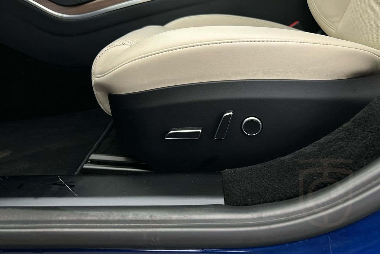 Tesla Model S AWD Yoke