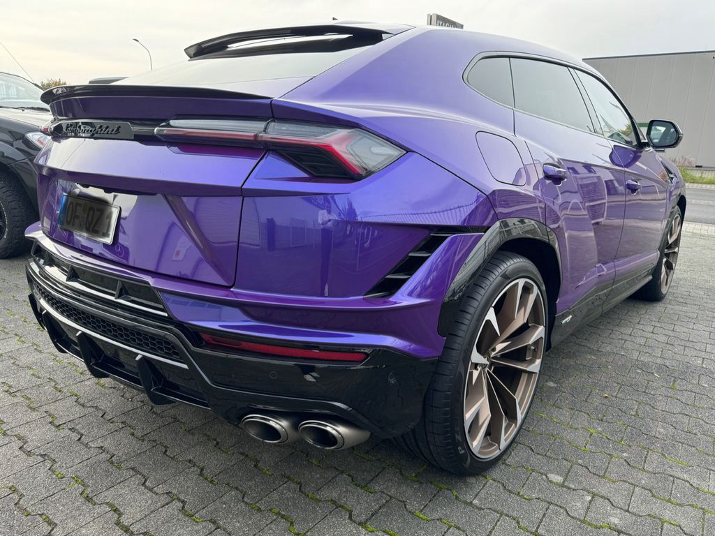Lamborghini Urus S"Viola Mithras-Nero Ade / Akrapovic