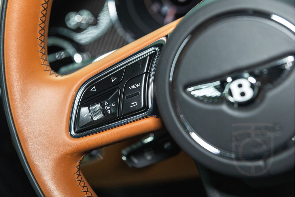 Bentley Bentayga Azure V8 |Black Line|Touring Spec|22" T