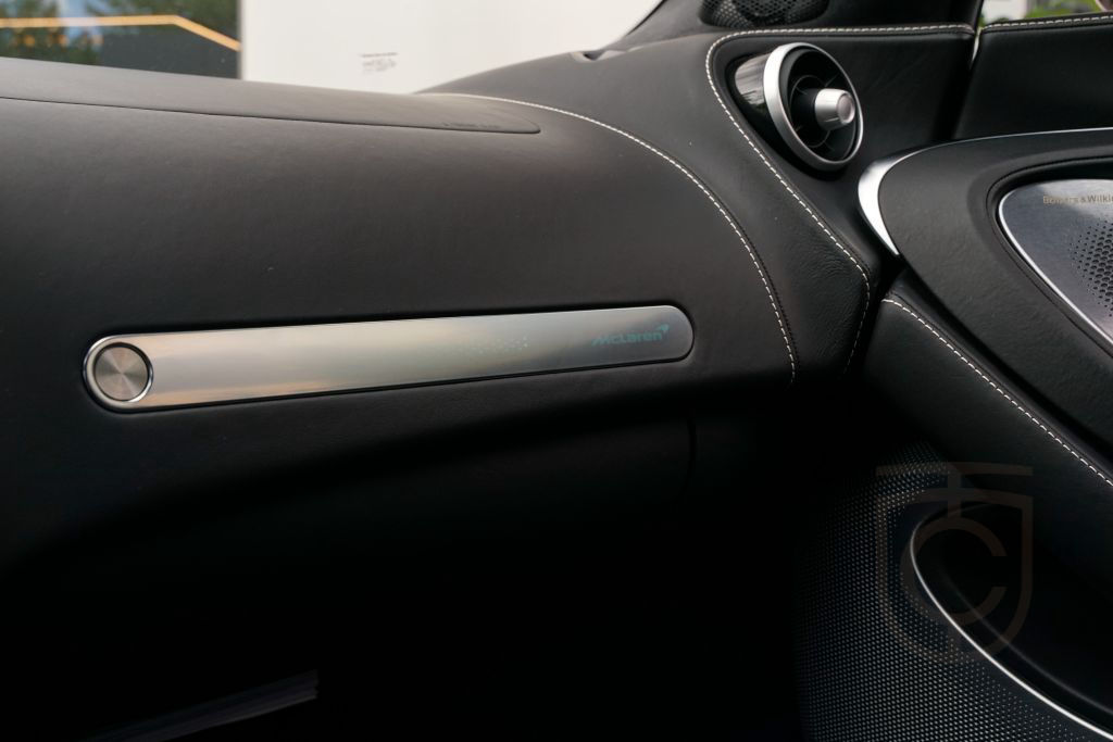 McLaren GT Exterior Elite Paint - Plateaux