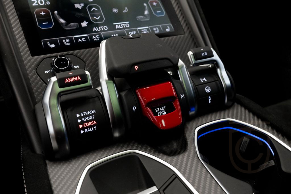 Lamborghini Urus Performante|FULL CARBON|AKRAPOVIC|B&O|VOLL