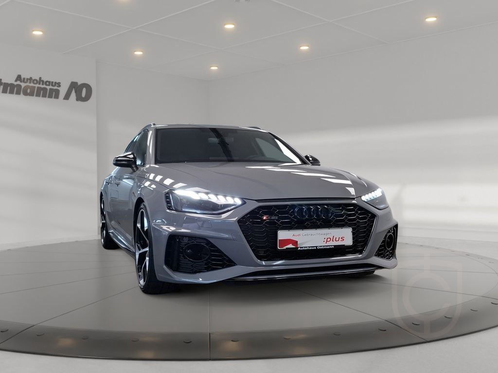 Audi RS 4 Avant quattro Competition/Design-Paket rot