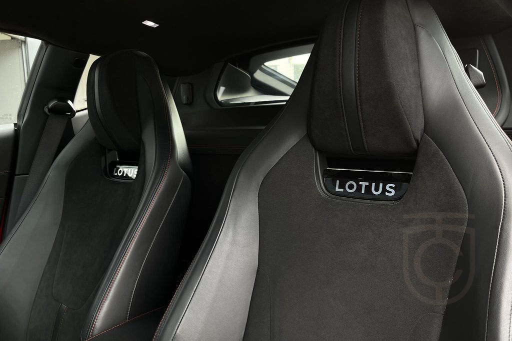 Lotus Emira 2.0 T automatik Full Black Pack| LED | KEF