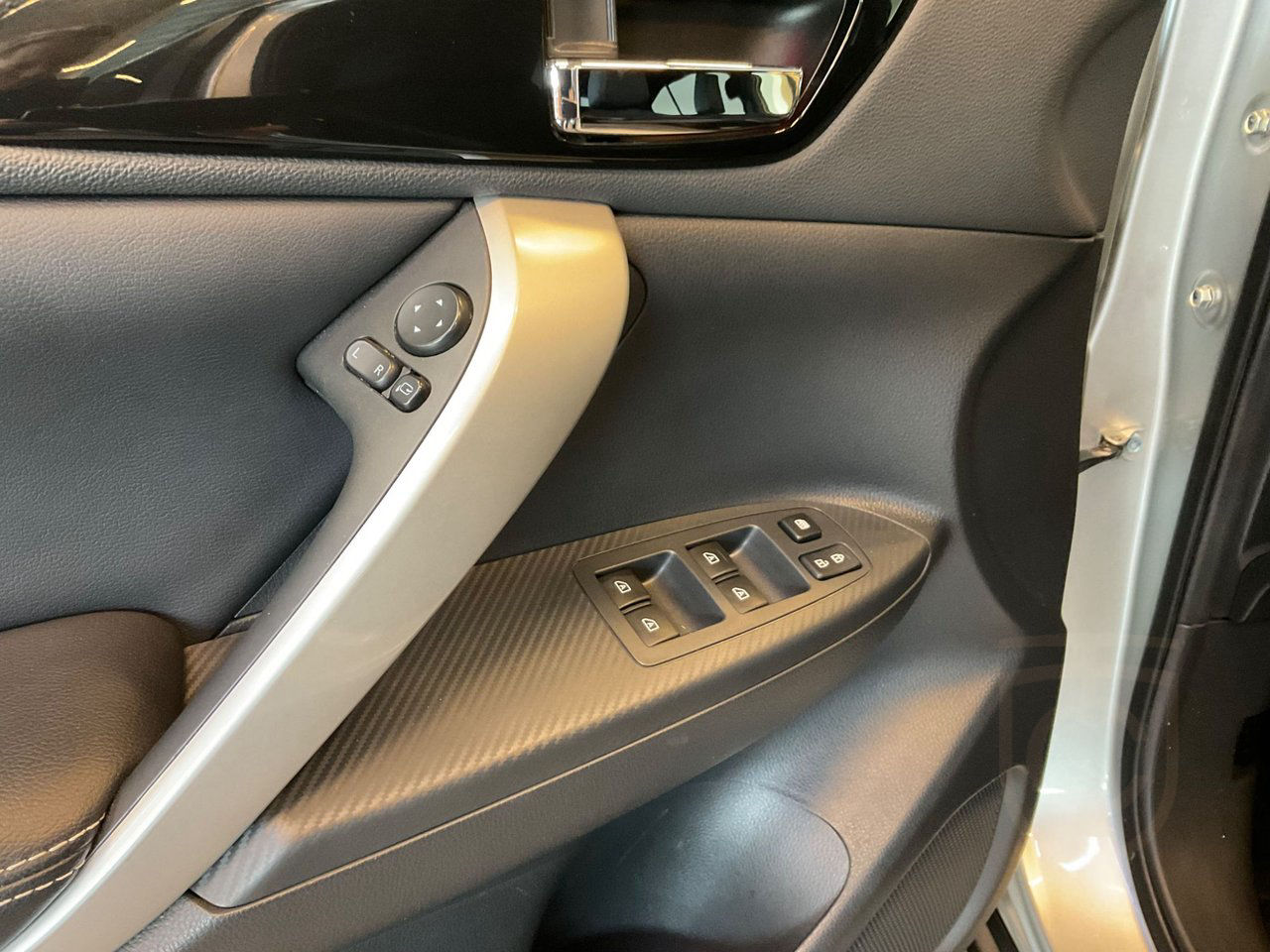 Mitsubishi Eclipse Cross Plug-In Hybrid 2.4 4WD CVT