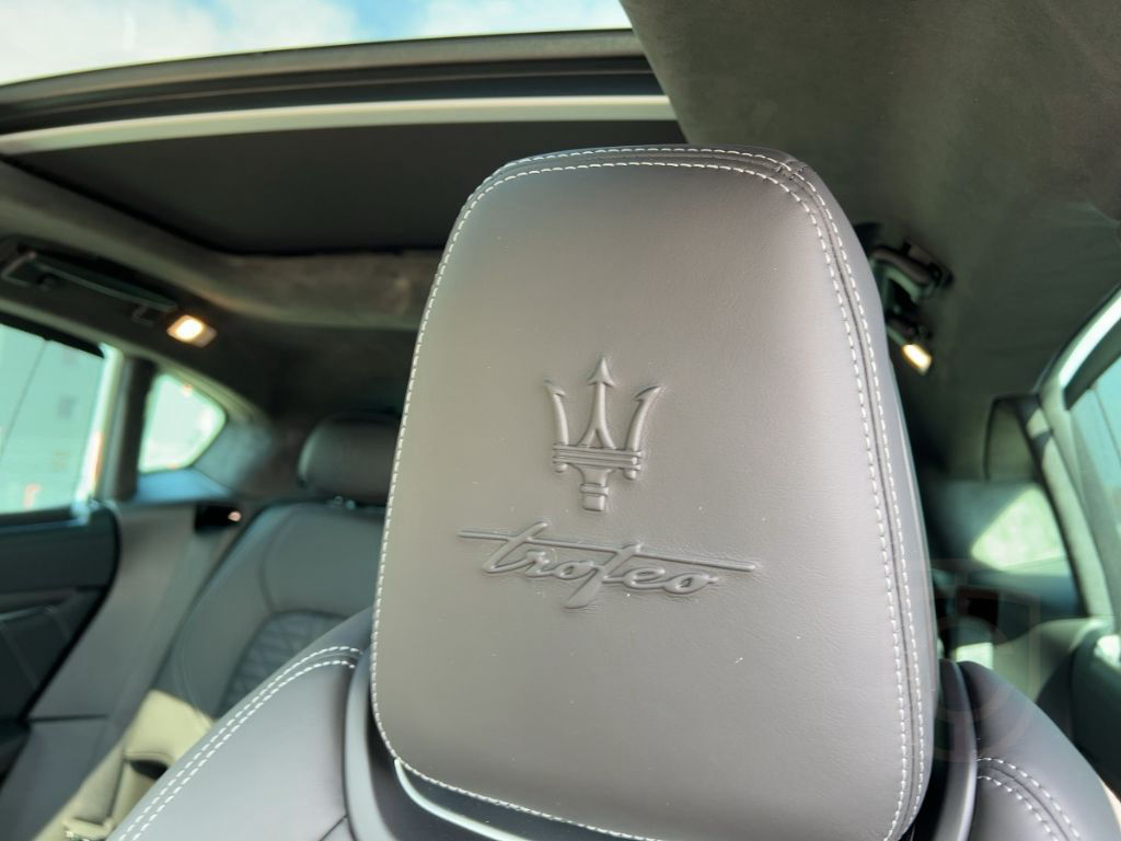 Maserati Levante TROFEO MY23 V8 580PS AWD Nero&Nero