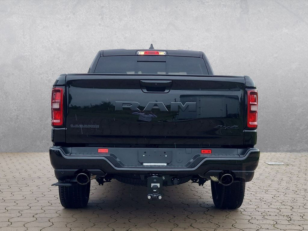 Dodge 1500 Crew Cab Laramie Night MY25 Luftfed Auspuff