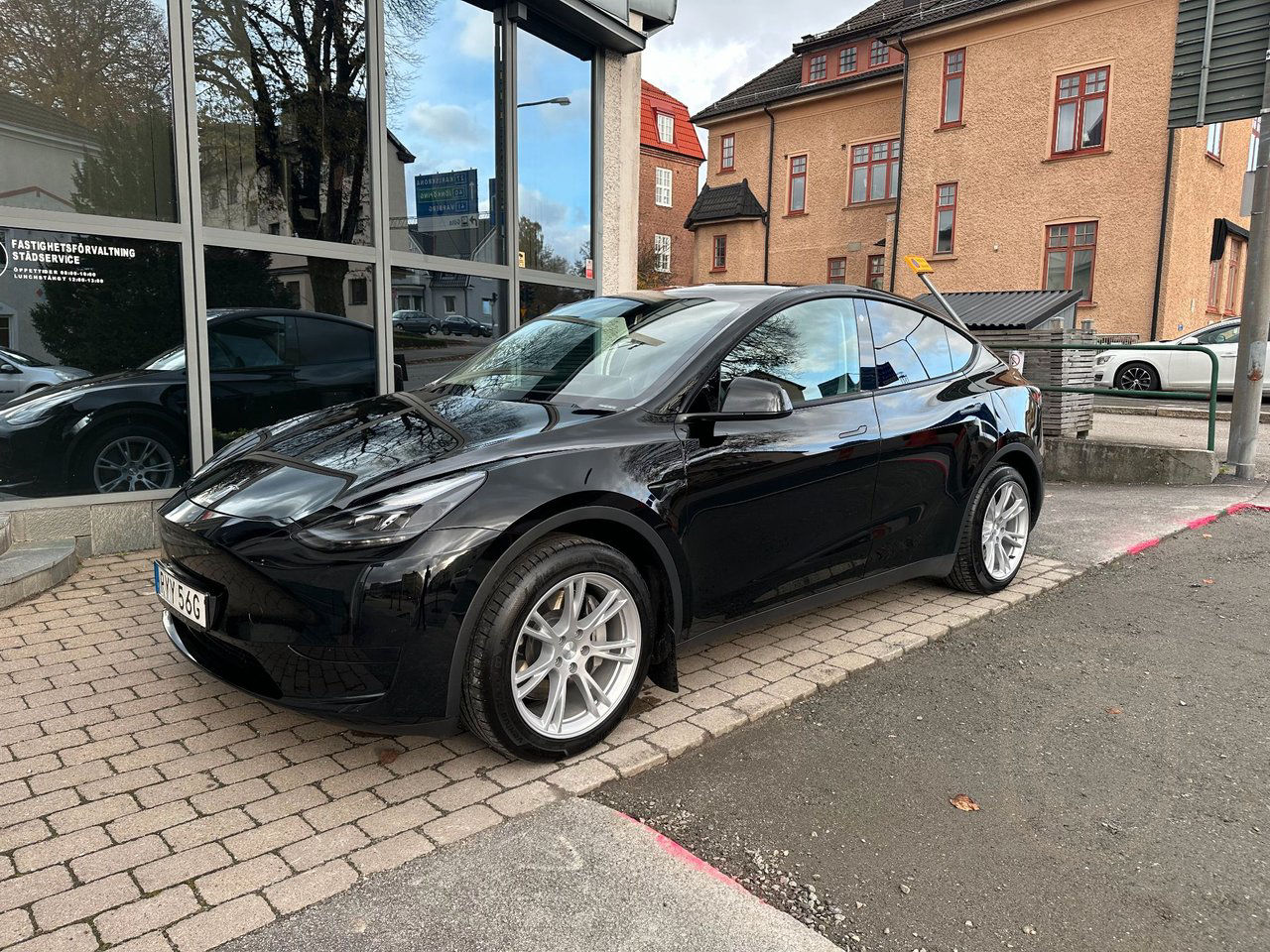 Tesla Model Y Standard Range RWD