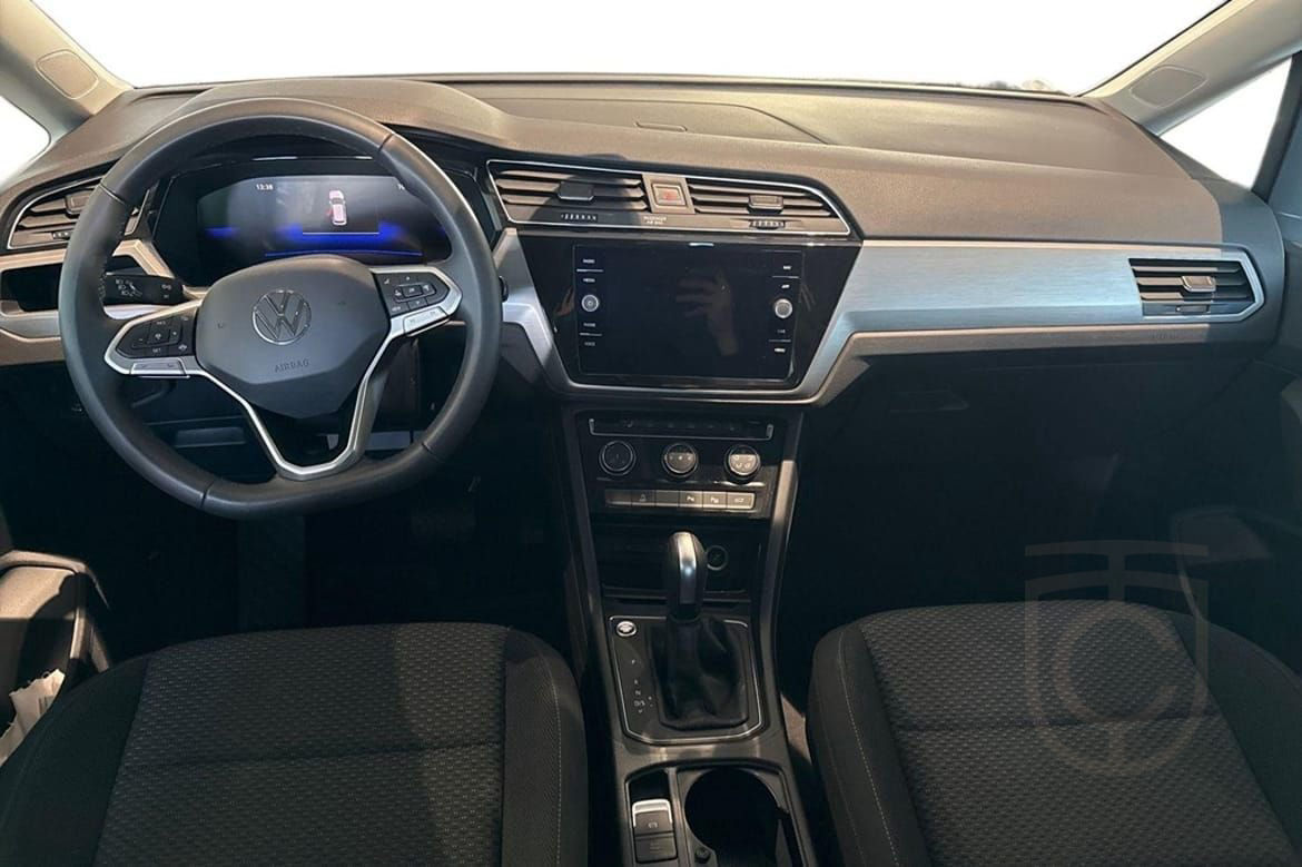 Volkswagen Touran 7-seater 1.5 TSI