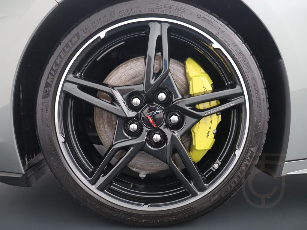 Chevrolet Corvette Stingray C8 convertible 3LT Front lift