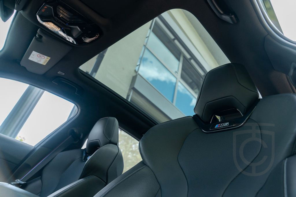 BMW M5 Limousine/ DRIVING PROF. / COMFORT PAKET/ B&W
