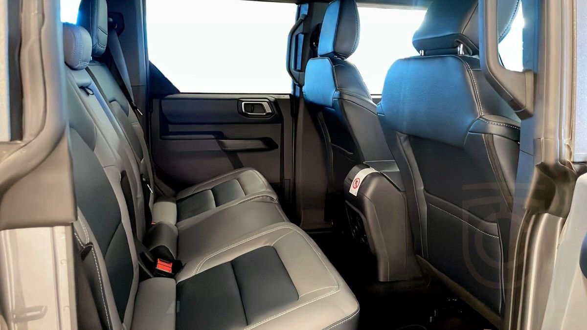 Ford Bronco Outer Banks 2.7L Bi-Turbo EcoBoost V6