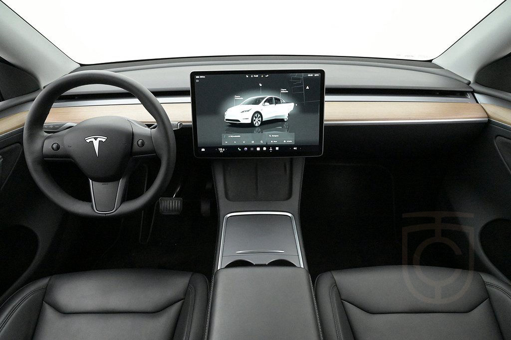 Tesla Model Y Standard Range RWD