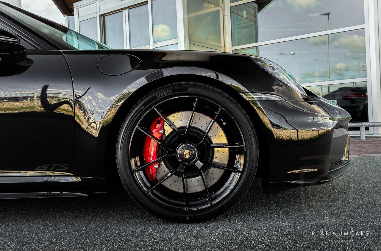 Porsche 911 992.2 Carrera 4 GTS