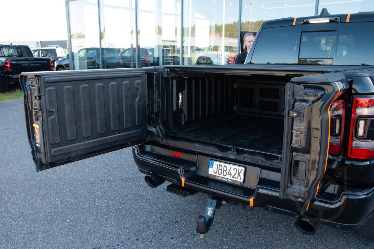 Dodge RAM 1500 Limited Night Edition Rambox OFF-ROAD Nyserva