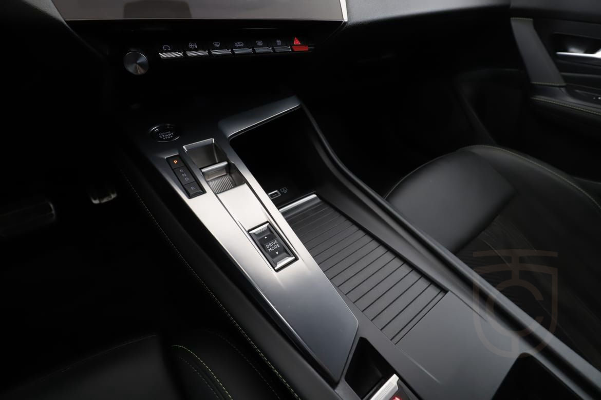 Peugeot 408 Plug-In Hybrid 225 EAT 166kW 2022
