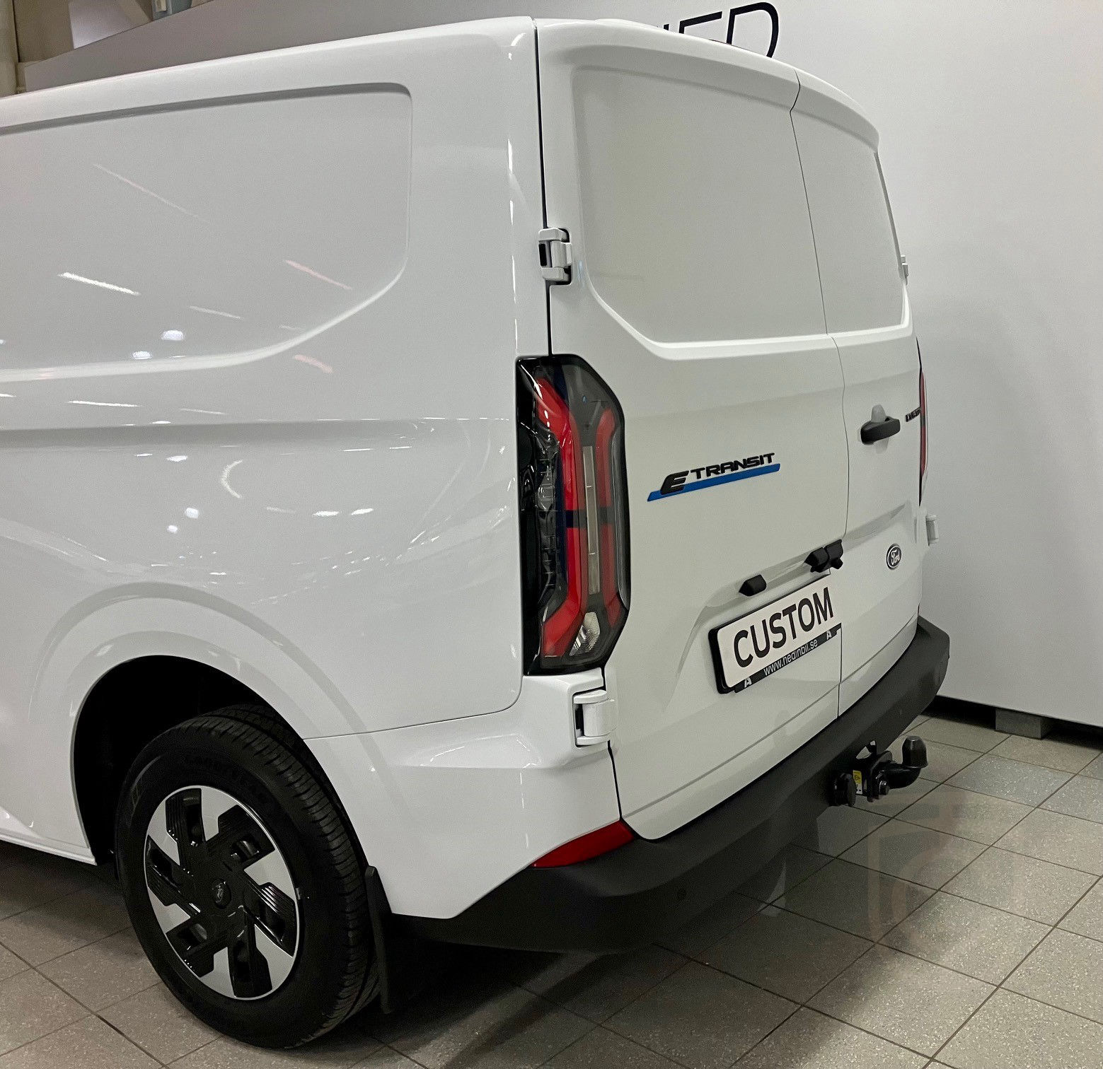 Ford E-Transit Custom 320