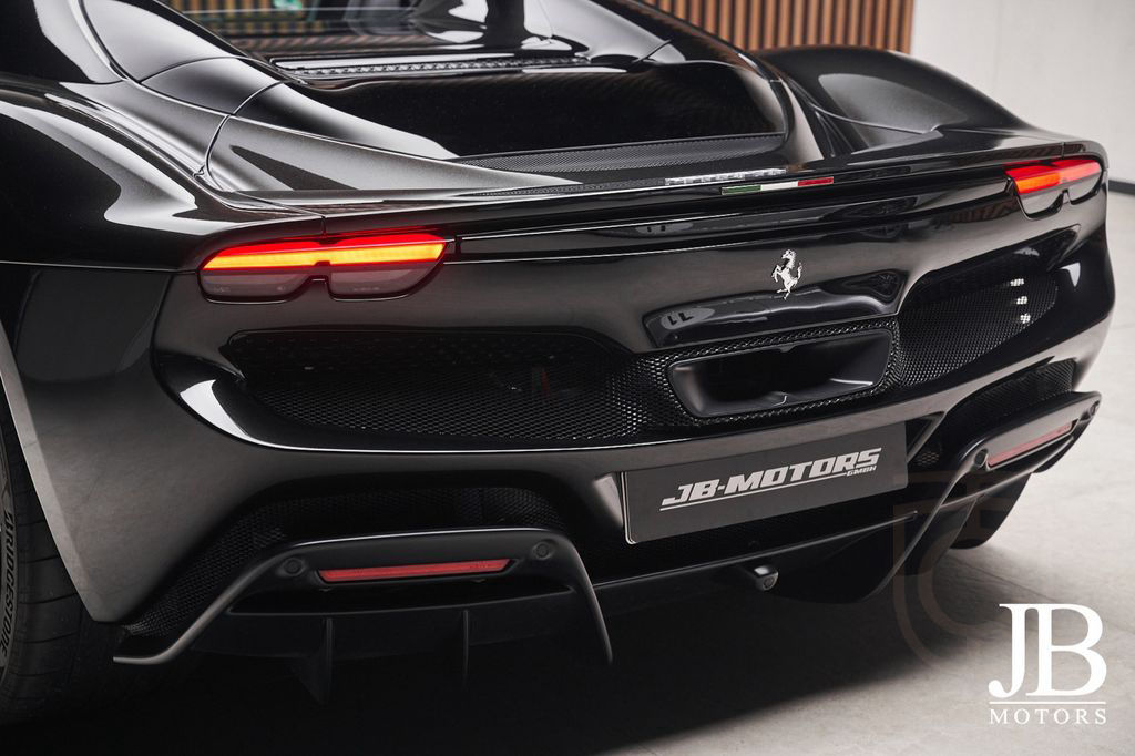 Ferrari 296 GTS Nero Daytona LIFT JBL CARBON SURROUND