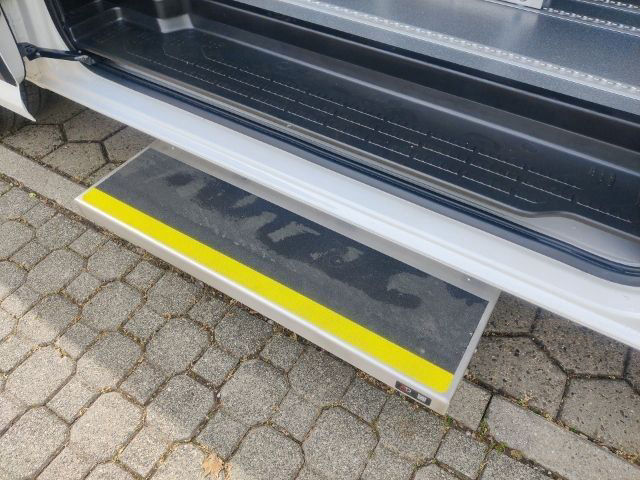 Volkswagen Crafter Kombi MR HD KLIMA V+H LED NAVI RFK PDC