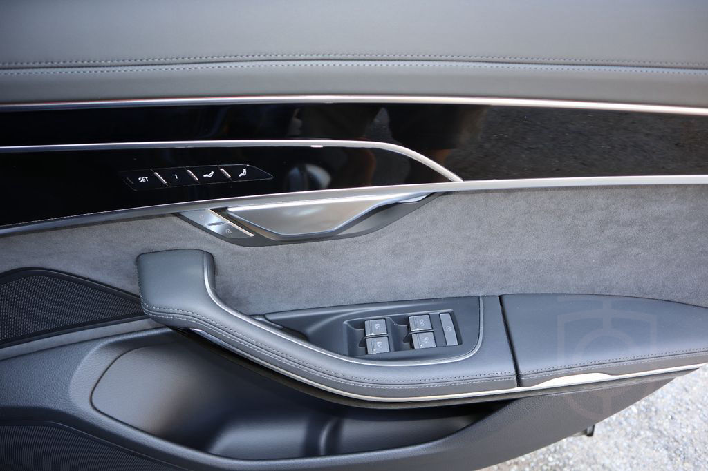 Audi A8L 60 TFSIe lang PANO/ALLRADL./B&O/TV/HuD/NACHT