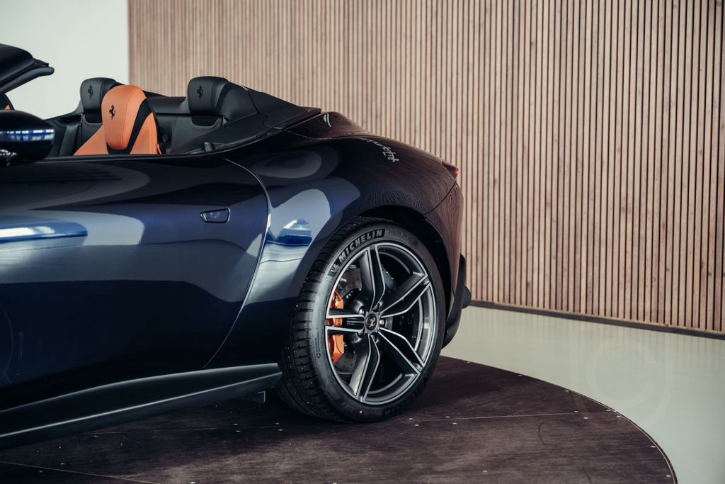 Ferrari Roma Spider, Blu America, Terra Antica, MwSt.