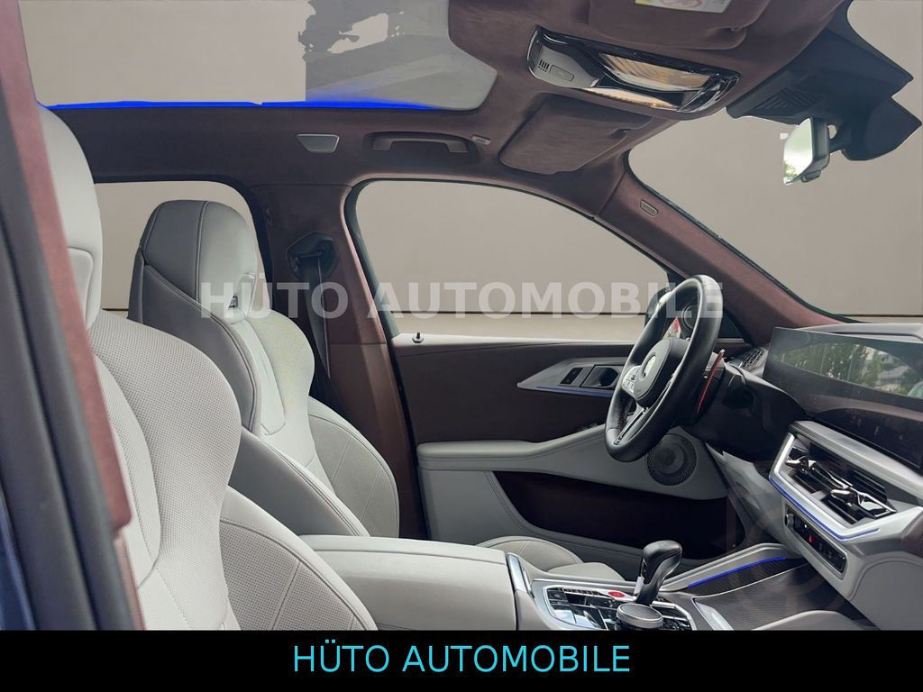 BMW XM Carbonschwarz / Gold / weiß B&W MDrivers DAss