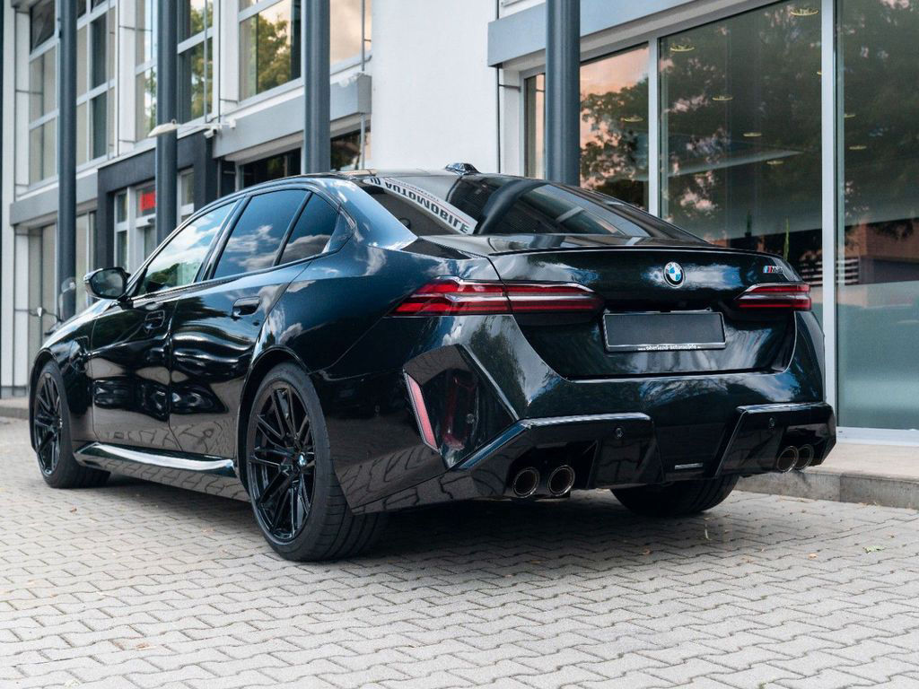 BMW M5 Limousine/ DRIVING PROF. / COMFORT PAKET/ B&W