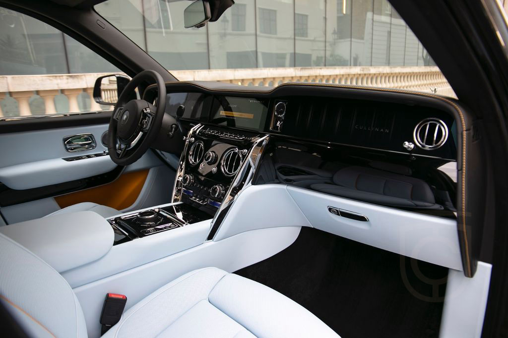 Rolls-Royce Cullinan - BLACK BADGE TRIM - STARLIGHT