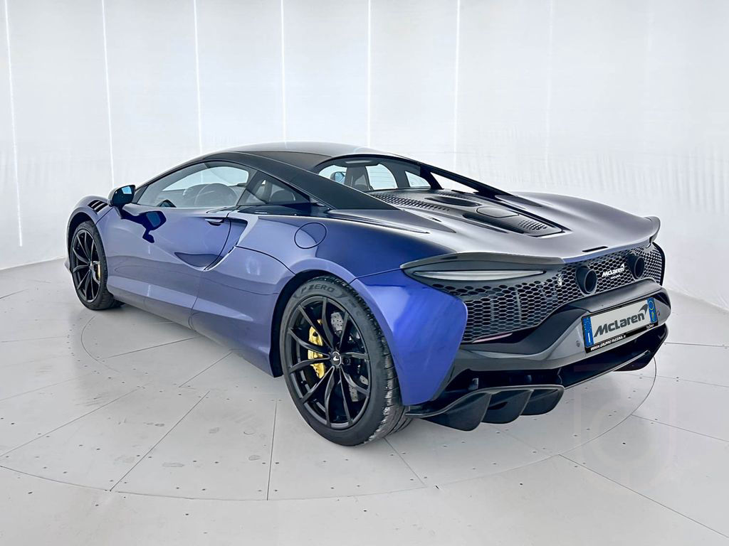 McLaren Artura Performance - McLaren Milano