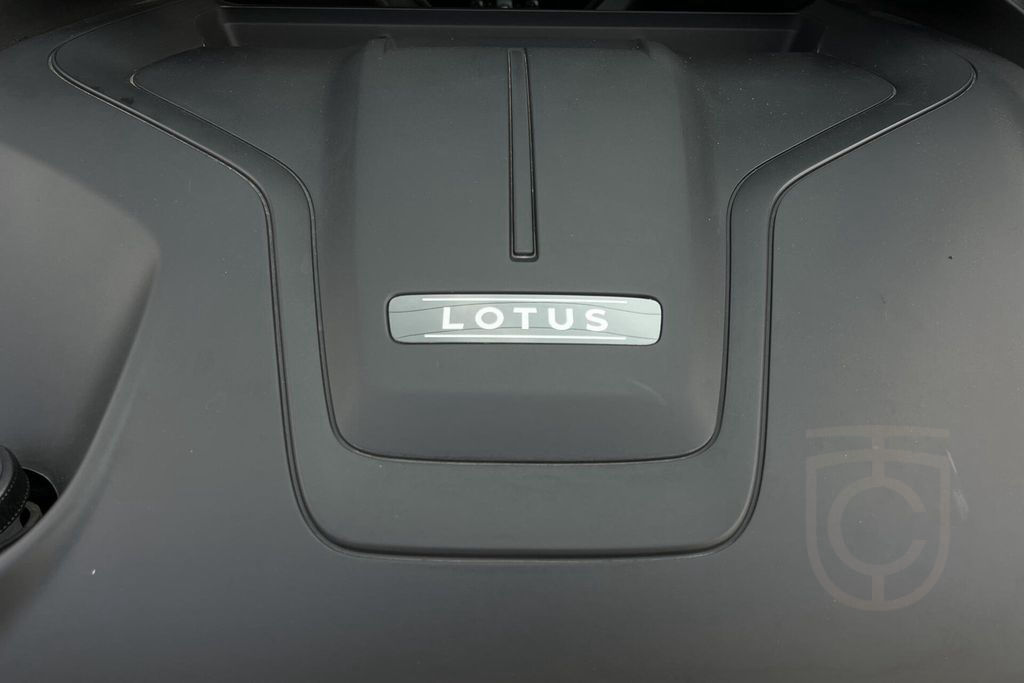 Lotus Emira 2.0 T automatik Full Black Pack| LED | KEF