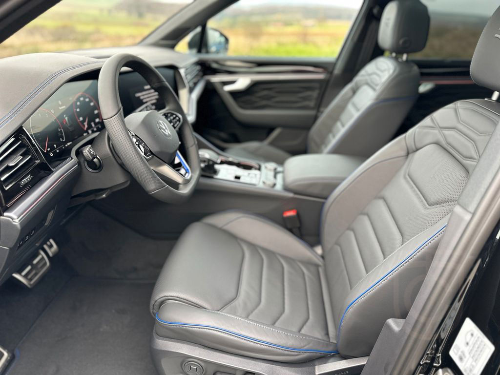 Volkswagen Touareg R eHYBRID+AHK+PANO+DYNAUDIO+SOFTCLOSE