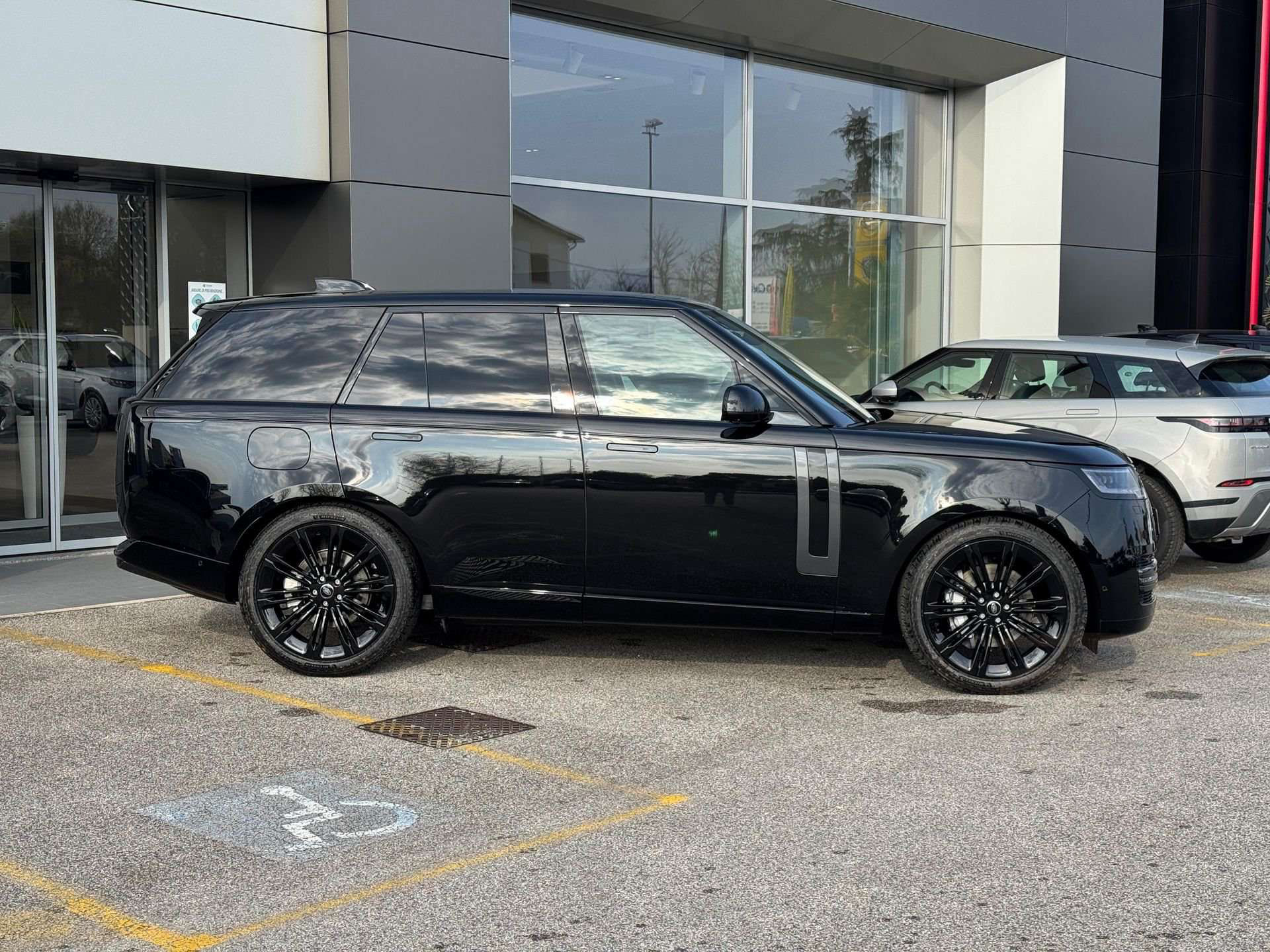 Land Rover Range Rover 3.0D l6 D350 HSE Black Design Edition