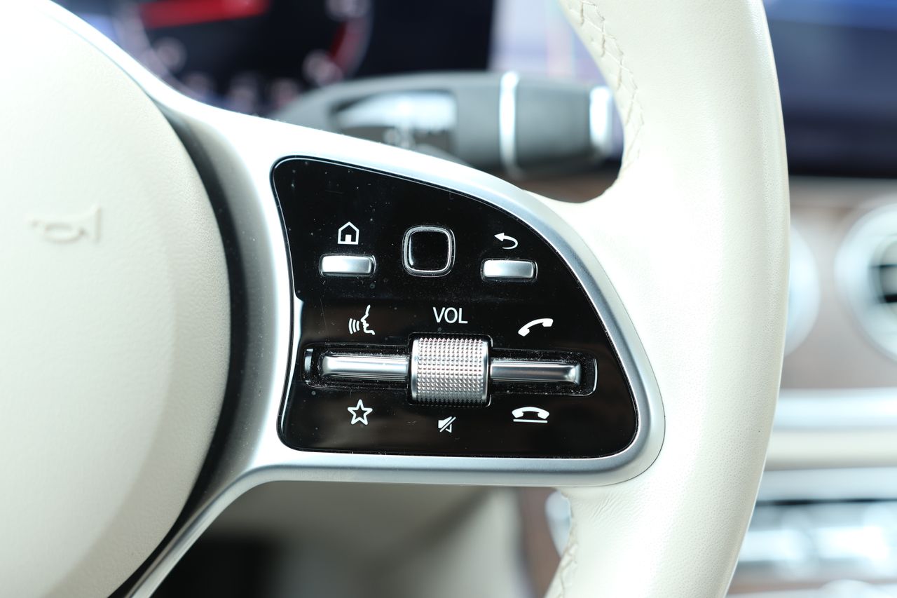 Mercedes-Benz E 400d 4MATIC AirSuspension/HUD/Designo/MBEAM/