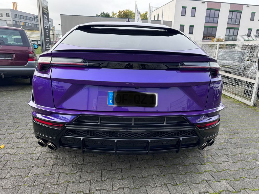Lamborghini Urus S"Viola Mithras-Nero Ade / Akrapovic