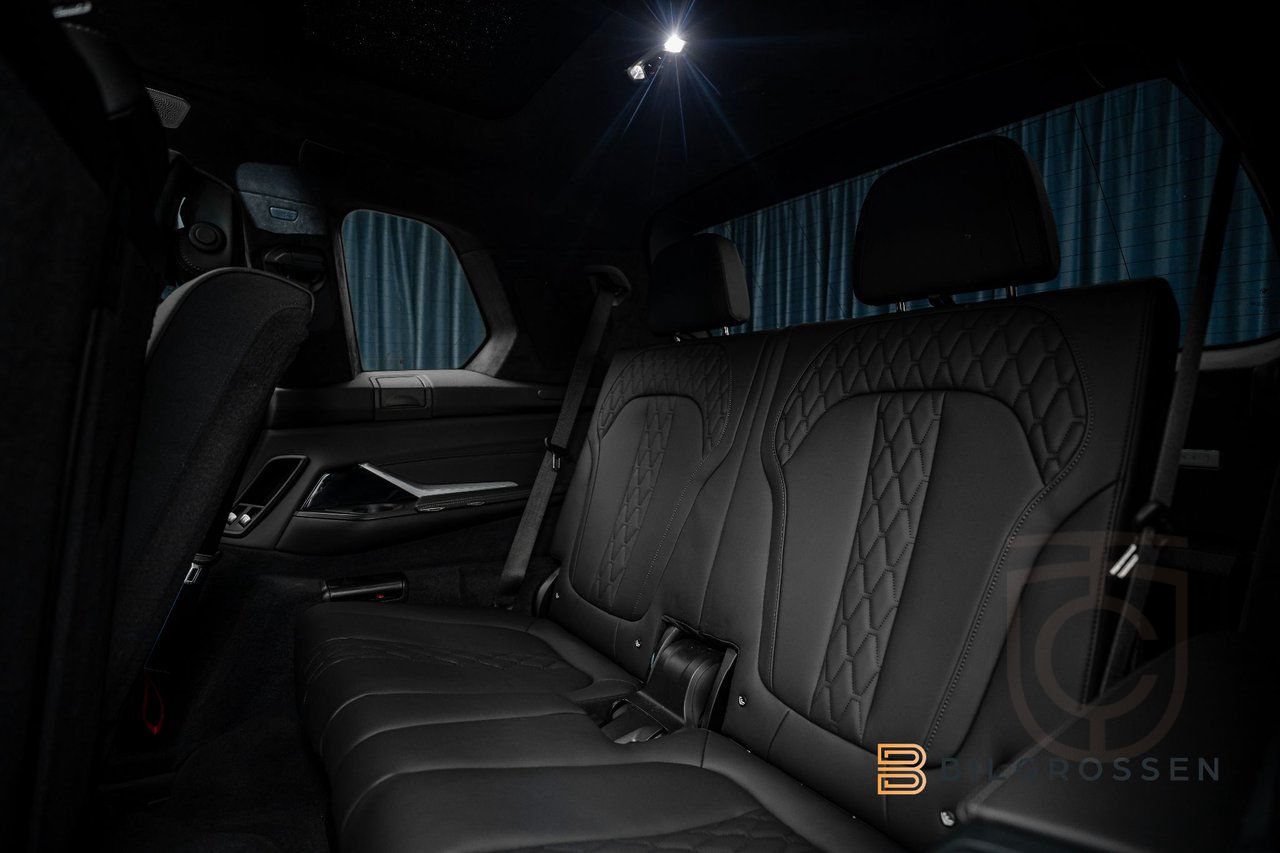 BMW X7 M60i