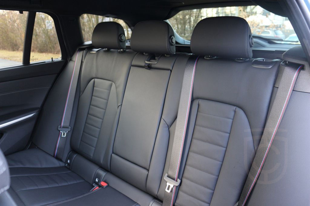 BMW 330i xDrive Touring M Sport Pro / AHK / H&K / LR
