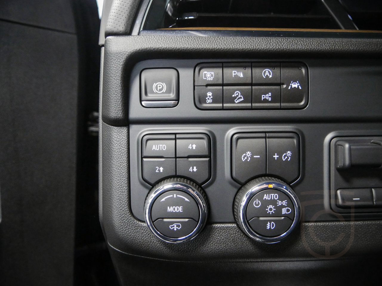 Chevrolet Suburban High Country DELUXE V8