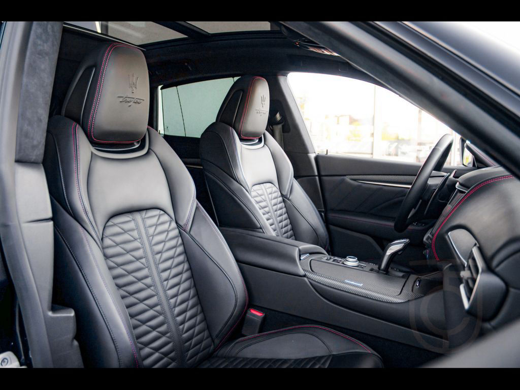 Maserati Levante V8 TROFEO°NERO ASSOLUTO°CARBON 2x°B&W