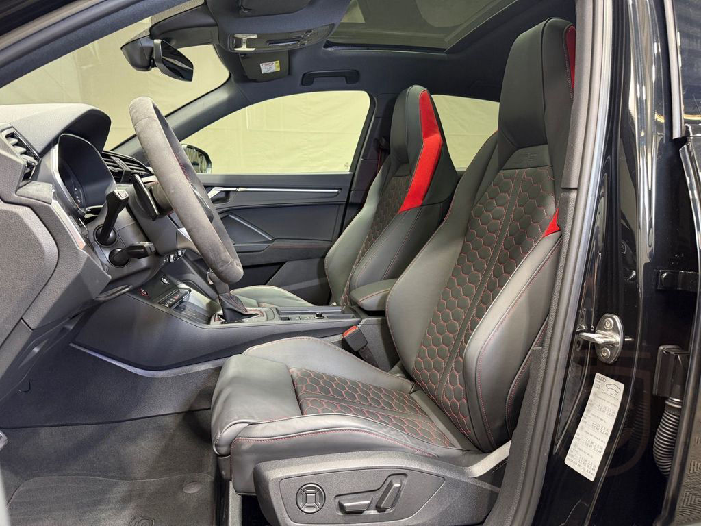 Audi RS Q3 Sportback | MATRIX NAVI PANO LEDER AHK ACC
